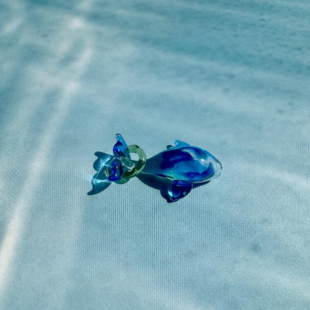 LuminaGlaze 3D Gradient Blue Glass Whale Ornament, Handmade Translucent Decor & Pendant, Ideal Gift for Her – product image 1