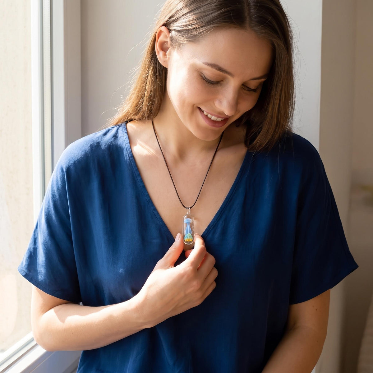 LuminaGlaze Hand Blown Glass Jellyfish Pendant Necklace – product image 5